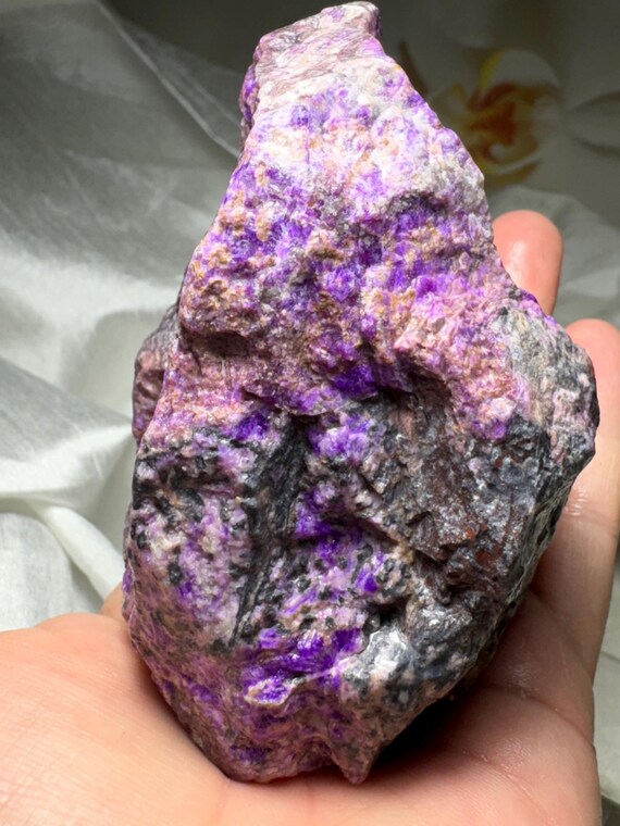 希少なマゼンタ色のスギライト宝石、アフリカの星の結晶、478g - Etsy 日本