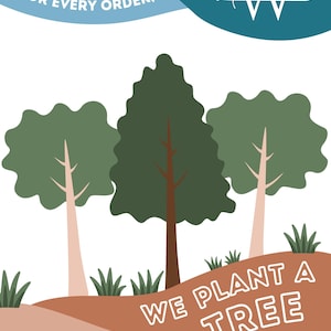 Op de afbeelding: Illustratie van drie groene bomen met bruine stammen op een bruine heuvel. De tekst "WE PLANT A TREE" staat in wit op de heuvel. De tekst "LET'S MAKE A DIFFERENCE TOGETHER" staat in wit onder de heuvel. De tekst "FOR EVERY ORDER" staat in wit op een blauwe golf bovenaan de afbeelding.