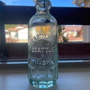 Antique Star Bottling, Co. Hutchinson Soda Bottle from Seattle. Washington c1880-90s