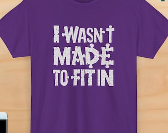 Non sono fatto per adattarmi T-shirt – Maglietta audace per ribelli e anticonformisti, regalo perfetto per chi ama distinguersi