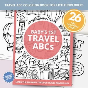 Può includere: Un libro da colorare per bambini intitolato "Baby's 1st Travel ABCs" con 26 pagine da colorare. La copertina presenta illustrazioni a tema viaggio in bianco e nero, tra cui un faro, una mongolfiera e una ruota panoramica. Il testo sulla copertina recita "Impara l'alfabeto attraverso le avventure di viaggio."