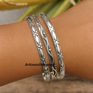 Silber Blumen Armreifen Set: Verstellbare Boho Stacking Armbänder