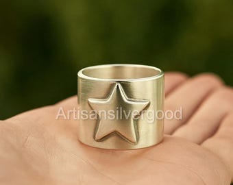Handgemaakte zilveren sterring: boho-statementsieraden met brede band