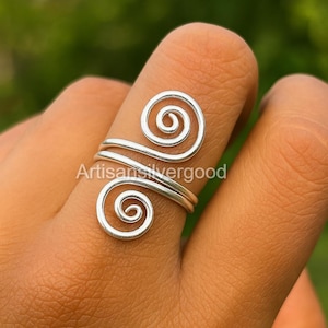 Handgemaakte zilveren spiraalring: verstelbare boho-statementsieraden