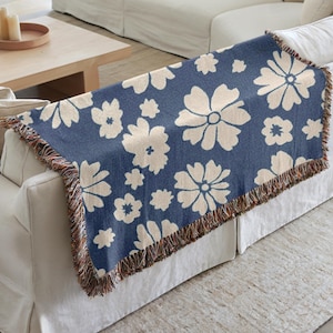 Modern Blue Floral Large Woven Tapestry for Bedroom Modern Farmhouse Cottage Home Decor Vintage Art Throw Blanket for Sofa or Nursery Gift