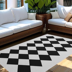 Black and White Diamond Outdoor Rug: Modern Patio Doormat