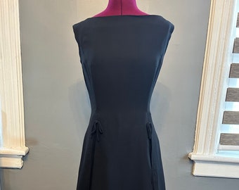 Classic vintage boatneck cocktail dress | 1950s | Unknown designer | Poly crepe | Size Small