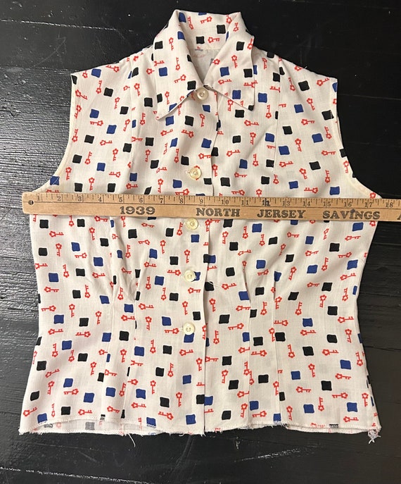 Cute vintage key novelty sleeveless blouse | 1950… - image 5