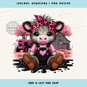 Könnte beinhalten: Eine Comic-Kuh, die ein rosa Bandana und eine Latzhose trägt, sitzt in einer Pfütze Schlamm. Die Kuh hat eine rosa Nase und große braune Augen. Der Hintergrund ist eine rosa-weiße Farm-Szene mit einem roten Traktor und einem Stall.