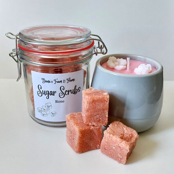 Handgemaakte natuurlijke sugar scrubs + kaars, vegan scrub blokjes en kaars, handgemaakte geurkaars rozengeur, verjaardagscadeau