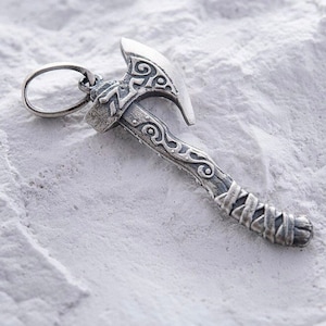 Viking Axe Pendant: Symbol of Strength and Courage