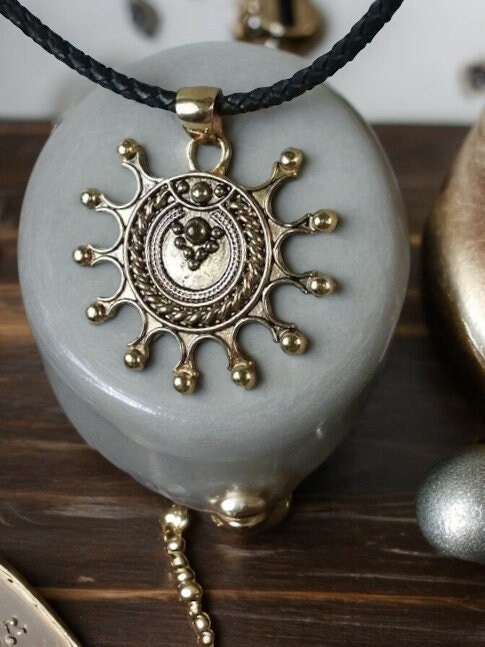 Inateannal Collier Pendentif Boho Soleil Collier Cristal Argent