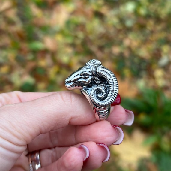 Anello Ariete Gioielli zodiacali audaci con grandi corna di