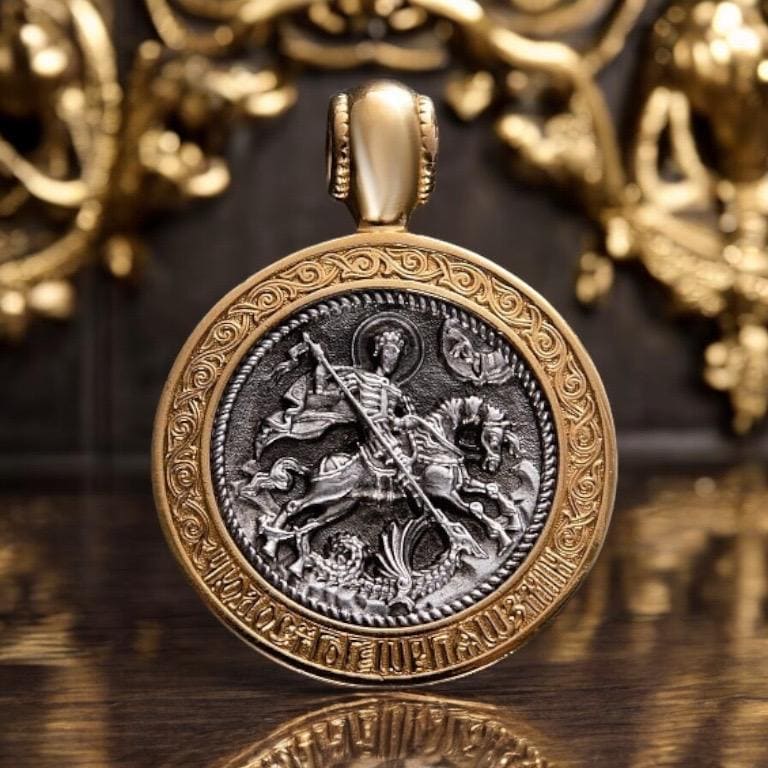 Colgante de plata hecho a mano con 'Milagro de San Jorge y el Dragón' dorado - Guardián espiritual, joyería religiosa única, regalo cristiano