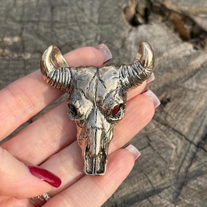 Antiqued Bull Skull Necklace – Blackened Taurus Pendant, Silver Skull Buffalo & Longhorn Horn Necklace