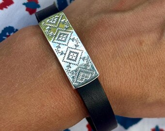 Pulsera de cuero con bordado ucraniano y adorno ucraniano vyshyvanka