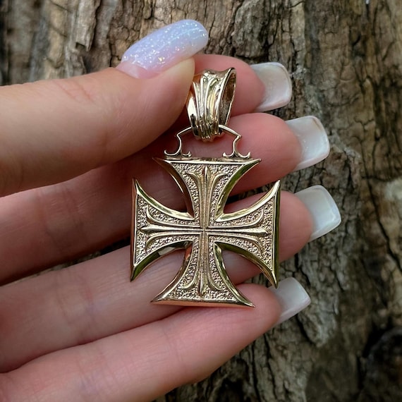 Collana con croce templare - Italia