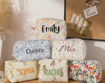 Kosmetyczka z monogramem, personalizowana haftowana kosmetyczka, kosmetyczka z motywem kwiatowym, kosmetyczka podróżna, prezent dla druhny dla kobiet