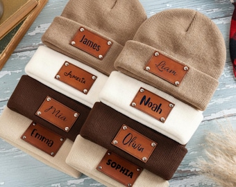 Czapka dla niemowląt, spersonalizowana czapka zimowa dla malucha z imieniem, czapka z grawerowaną naszywką ze skóry, spersonalizowany prezent świąteczny dla noworodka lub dziecka