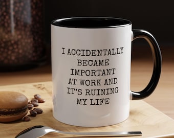 Ik werd per ongeluk belangrijk op het werk Mok, grappige werkmok, sarcastische koffiemok, kantoorhumorkop, cadeau collega, meme-koffiemok