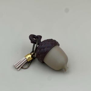 Llavero con forma de bote de bellota (contenedor de pastillas de emergencia, contenedor de joyas de viaje)