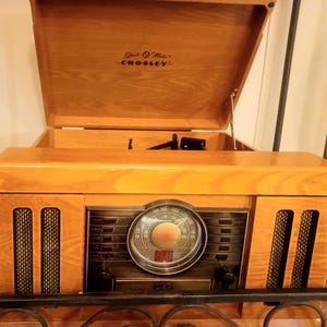 SALE! Crosley Stack O Matic Record Player- HARD2FIND! CR72-Mission Model- Exc Cond!