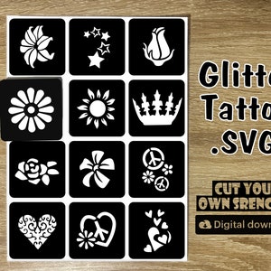 Puede incluir: Una hoja de 12 plantillas de tatuaje de purpurina en blanco y negro con varios diseños, incluyendo flores, coronas, corazones y signos de paz. El texto "Glitter Tattoo .SVG Cut Your Own Stencils! Digital download" está impreso en la hoja.