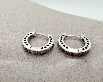 Chic Heart-Engraved Huggie Earrings - Silver 925, Casual Elegance in Two Sizes. Perfect for Parties and Special Occasions. Ideal Gift!