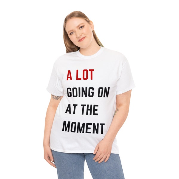 Er gebeurt veel op dit moment Taylor Swift unisex T-shirt