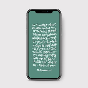 Può includere: Uno schermo di telefono verde con testo bianco che recita "Non siate in ansia per nulla, ma in ogni cosa, con preghiera e supplica, con ringraziamento, presentate le vostre richieste a Dio. E la pace di Dio, che supera ogni intelligenza, custodirà i vostri cuori e le vostre menti in Cristo Gesù. Filippesi 4:6-7"