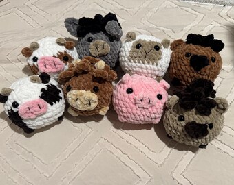 Animales de granja regordetes: vaca de las Tierras Altas, vaca lechera, cordero, cerdo, burro y caballos