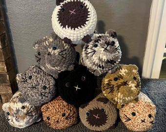 Peluche de gato de ganchillo