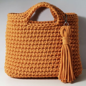 Crochet pattern for classic bag, crochet easy to follow digital pdf instant dowload crochet pattern with video tutorial.
