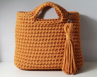 Crochet pattern for classic bag, crochet easy to follow digital pdf instant dowload crochet pattern with video tutorial.