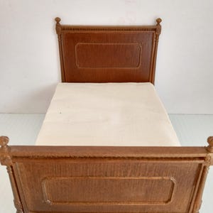 Dollhouse Miniature Walnut Double Bed 1/12 scale