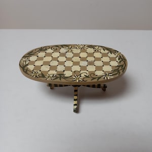 Dollhouse Miniatures Oval Coffee Table 1:12