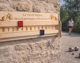 Engraved wooden score counter for pétanque games, to be installed on a wall or table