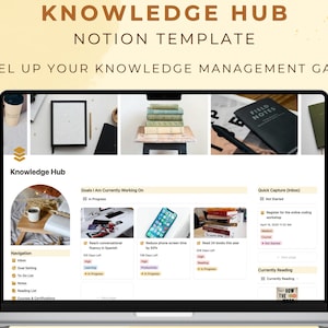Op de afbeelding: Een laptopscherm dat een Notion-sjabloon toont genaamd "Knowledge Hub". De sjabloon is ontworpen om gebruikers te helpen hun kennis te beheren en bevat secties voor doelen, snelle vastlegging en momenteel lezen. Het scherm is omgeven door een witte rand en een lichtbruine achtergrond.