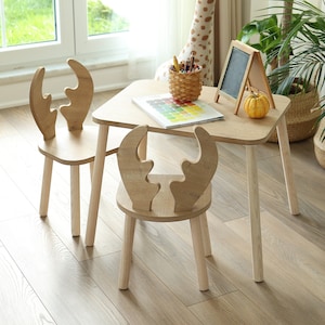 Montessori wooden table and chairs for children, deer chair gift for children, made of high-quality wooden children's table and chair set activity table