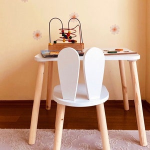 Montessori Holz Tisch und 2 Stühle für Kinder-Kaninchen Stuhl, aus Hochwertigem Holz Kindertisch mit Sitzgruppe