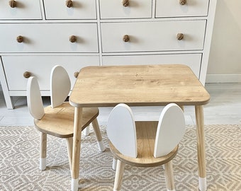 Hochwertiger Montessori Holztisch und Weiße Hasenohren 2 Stühle für Kinder, Kaninchen Stuhl,Geschenk für Kinder,Aktivitätstisch