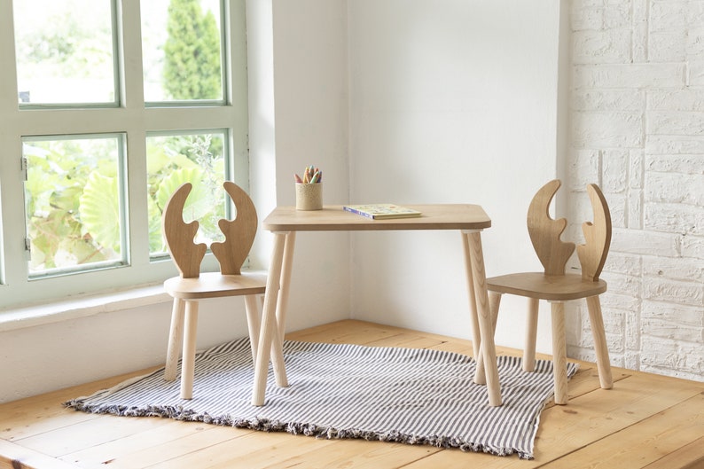 Montessori Holz Tisch und Stühle für Kinder,Hirsch Stuhl Geschenk für Kinder,aus Hochwertigem Holz Kindertisch und Stuhl Set-Aktivität Tisch Bild 7