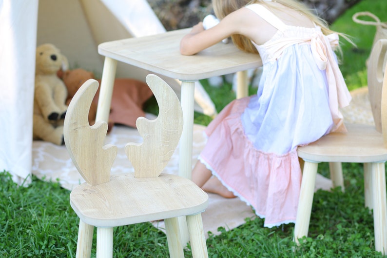 Montessori Holz Tisch und Stühle für Kinder,Hirsch Stuhl Geschenk für Kinder,aus Hochwertigem Holz Kindertisch und Stuhl Set-Aktivität Tisch Bild 10