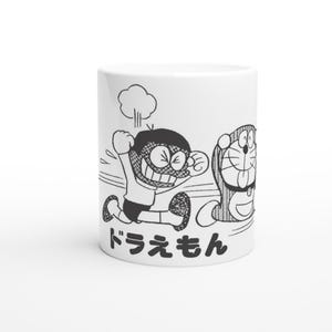 Doraemon - Illustration vintage, Manga 1969 | Tasse blanche en céramique de 11 oz
