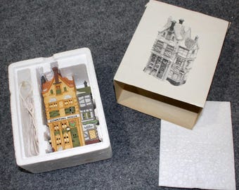 Seltene Vintage Dickens Village Serie Silas Thimbleton Barrister und Counting House in der Originalverpackung