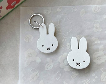 Porte-clés et aimant en bois tête de lapin Miffy, mignon, Kawaii, cadeau, porte-clés accessoires charme caractère esthétique minimaliste fait main