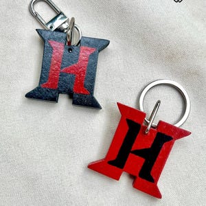 BTS J-Hope Hobi Hope on the Stage Tour Logo Holz Schlüsselanhänger Magnet Pin Charm Kpop Bangtan Armee Geschenk Schlüsselanhänger Accessoires Bag Decor Cute Fun