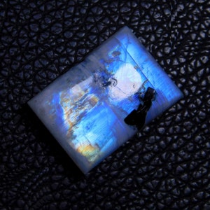 Beautiful Great Quality Rainbow Moonstone Cabochon Gemstone Natural Blue Flashy Rainbow Moonstone Loose Gemstone 30 Ct 23X16X7 MM