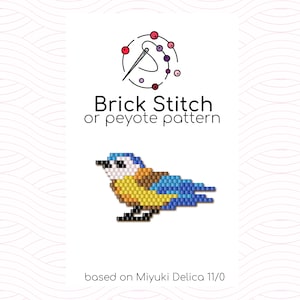 Könnte beinhalten: Ein Perlenmuster eines blauen Vogels mit Ziegel- oder Peyotestich. Das Muster basiert auf Miyuki Delica 11/0 Perlen.