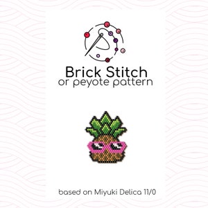 以下が含まれることがあります： ピンクのサングラスをかけたビーズのパイナップルのグラフィック。テキストは「Brick Stitch or peyote pattern」と書かれており、その下に「based on Miyuki Delica 11/0」というフレーズがあります。